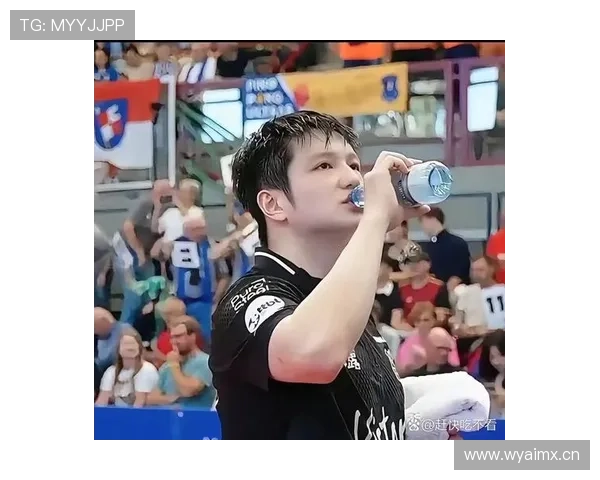 樊振东训练完直接去吃路边摊，球拍还抵在电动车上