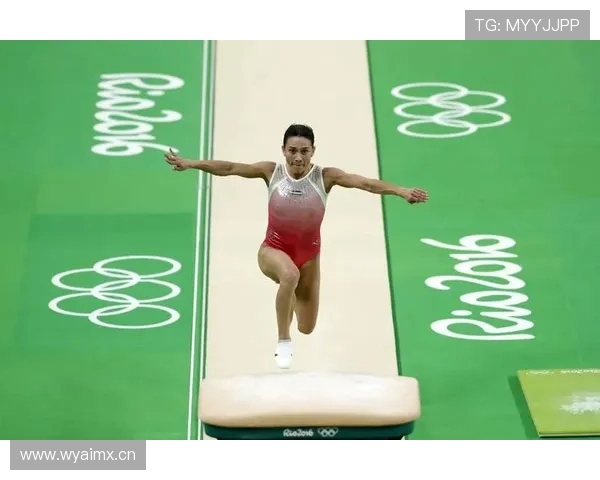 管晨辰穿得比我老板还讲究，赛场外根本是街拍达人？